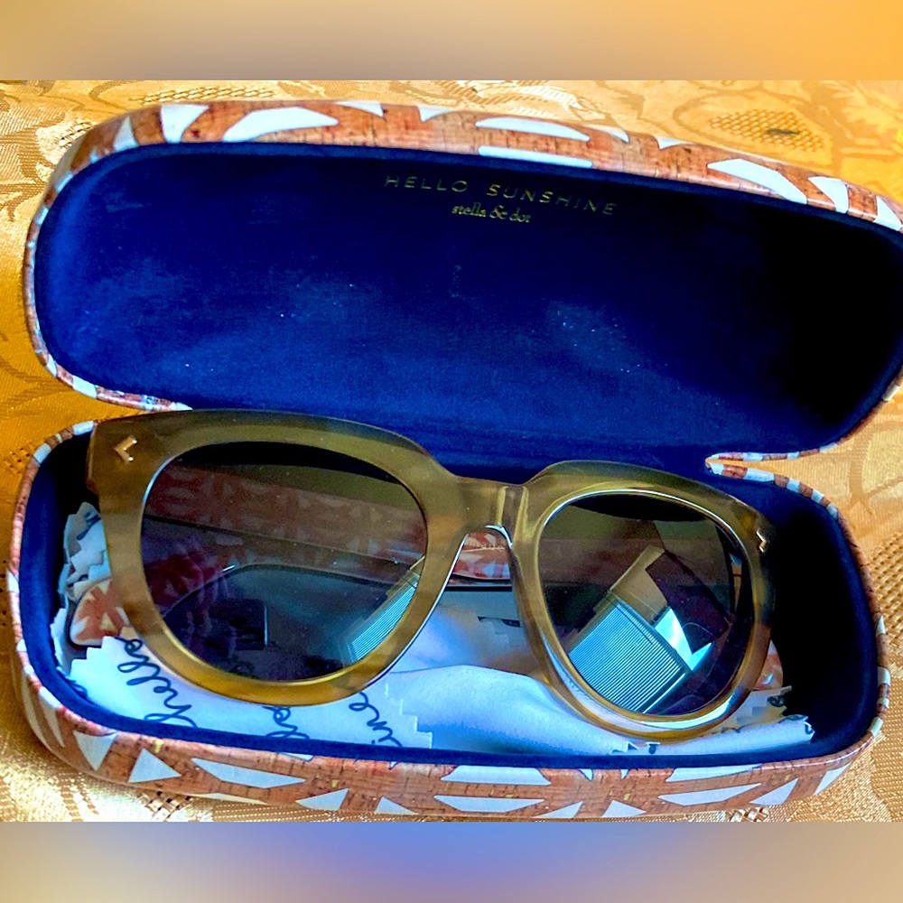 STELLA & DOT MIRAMAR SUNGLASSES WITH CASE